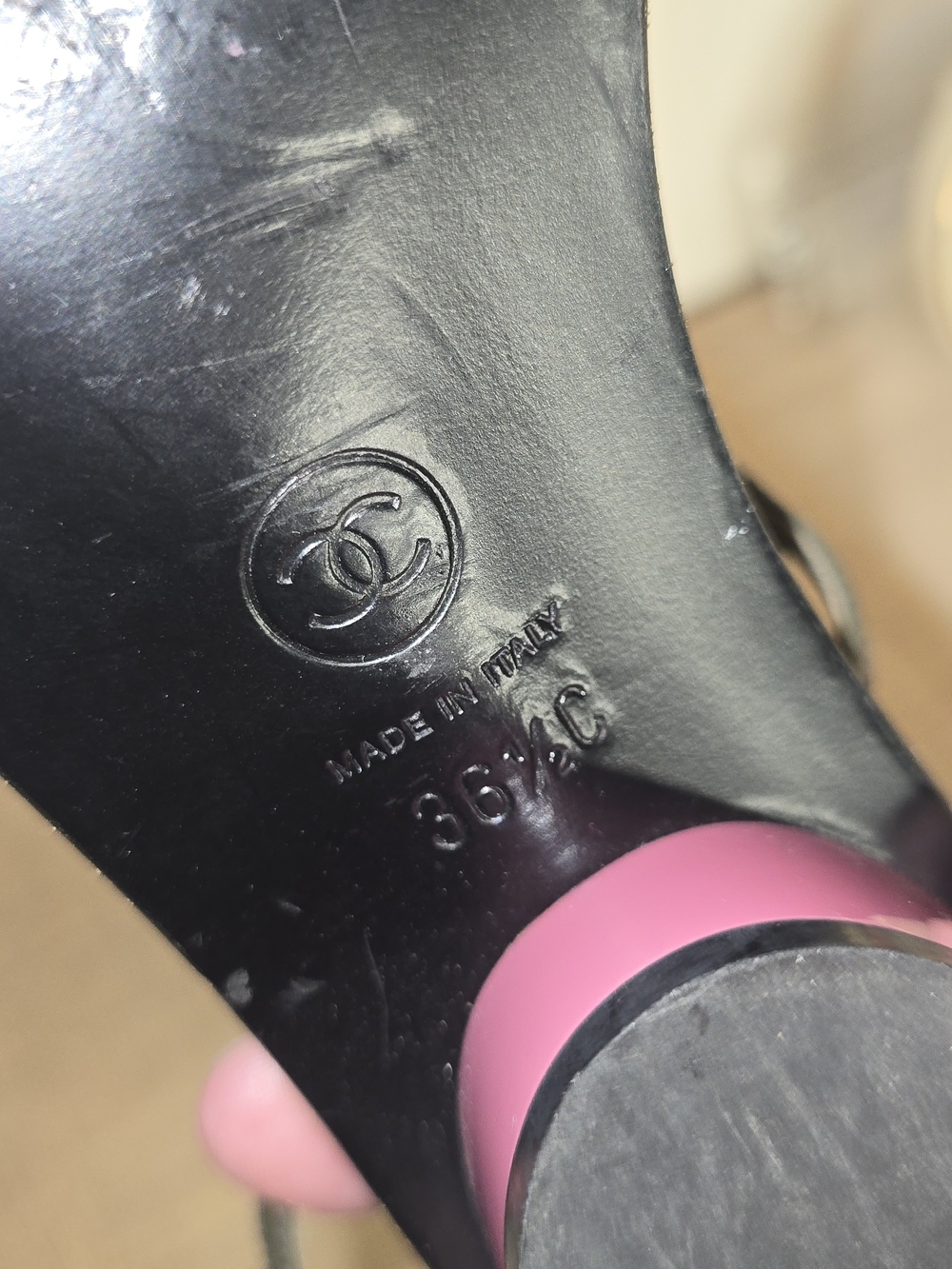 Chanel Olive Green Leather T-Strap Sandals with Pink CC Accent - Picture 7 of 9